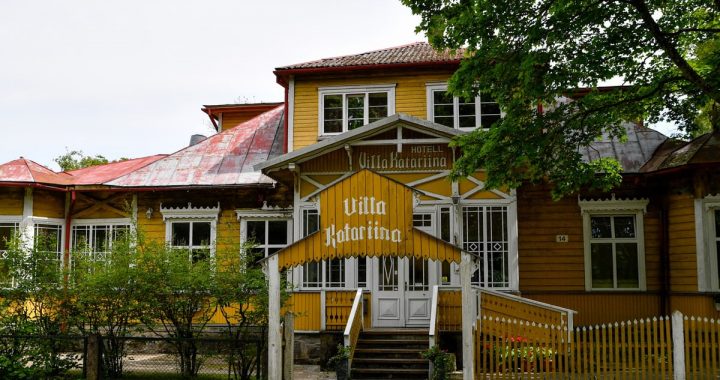Discover the historic wooden Villa Katariina hotel in serene Pärnu, Estonia.